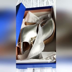 Stuart Weitzman Merilou Crystal silver nappa leather heels US 9 1/2 EU 40
